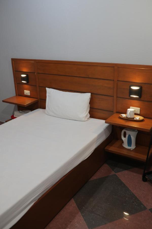 Cerca Hotel Balabag  Kültér fotó